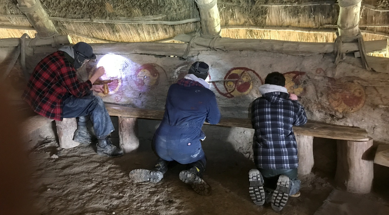 Painting an IronAge Roundhouse with Claypaint