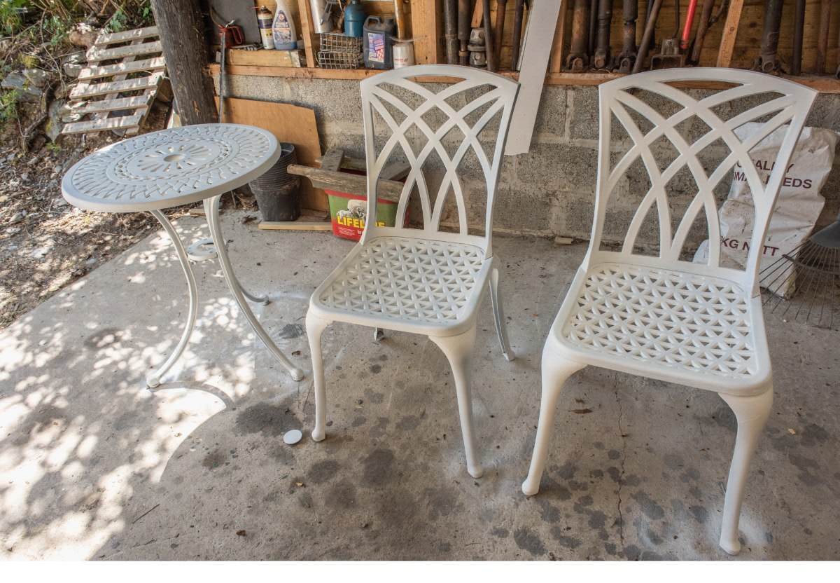 Metal Garden Furniture sprayed with Grepp Primer