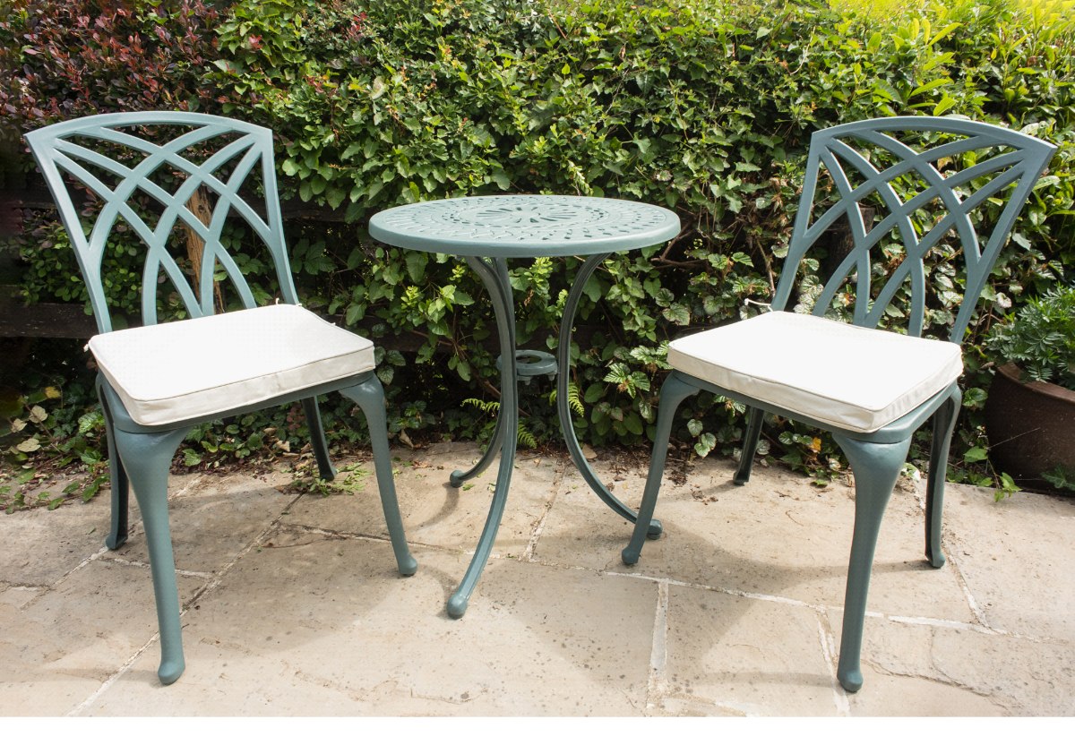 Metal Garden Furniture spray painted with Eico Alterior Satin eco paint