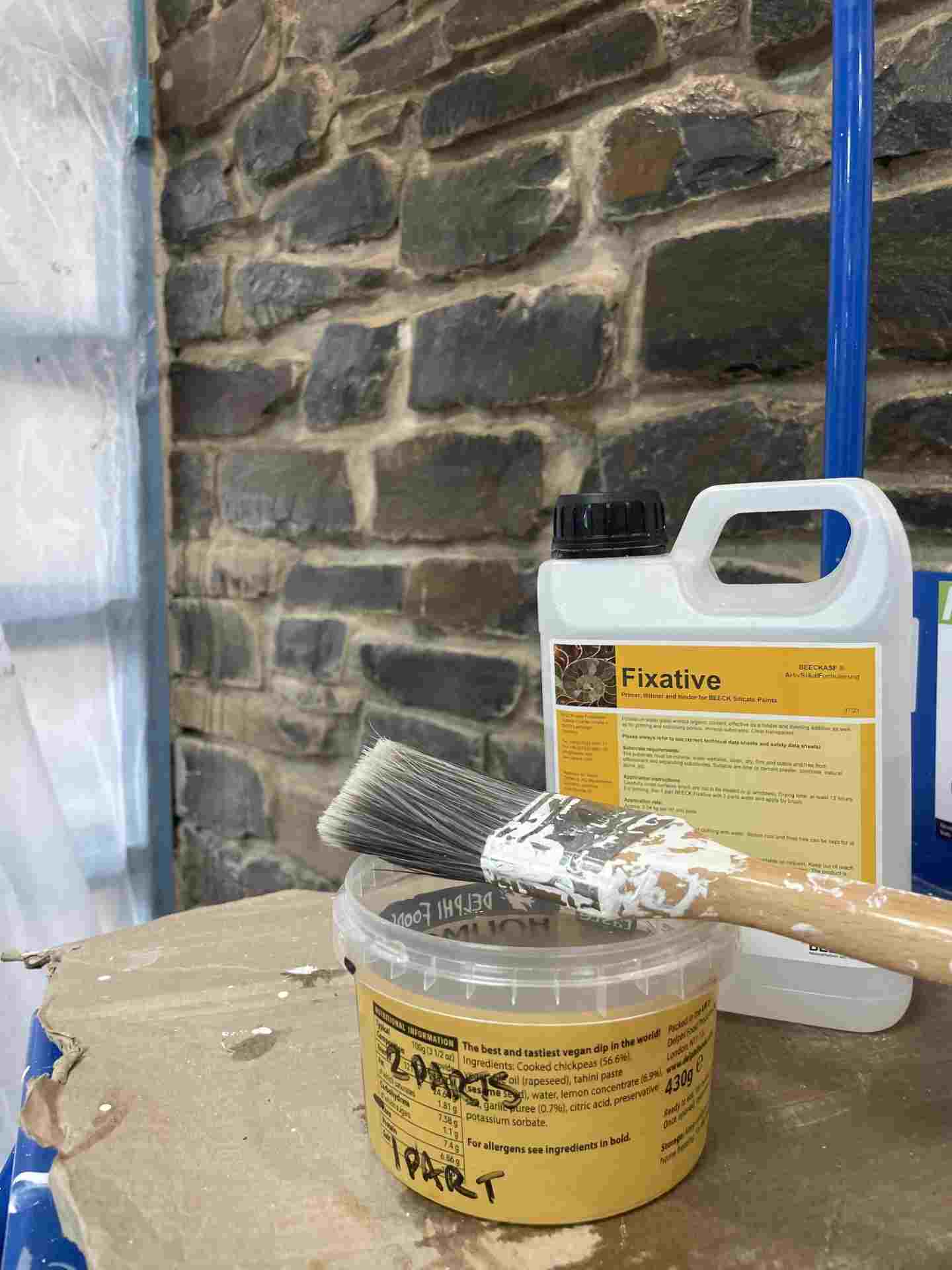 Beeck Fixativ Primed with Fixativ on stone wall in the showroom